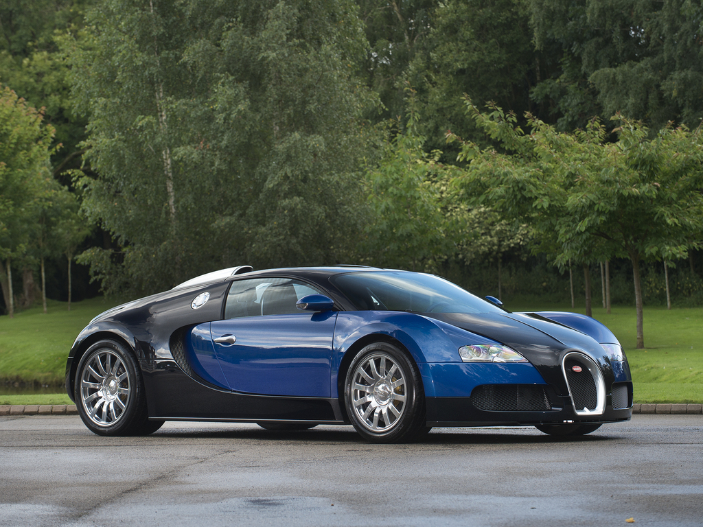 2007 Bugatti Veyron — Black Blue Metallic over Blue Metallic